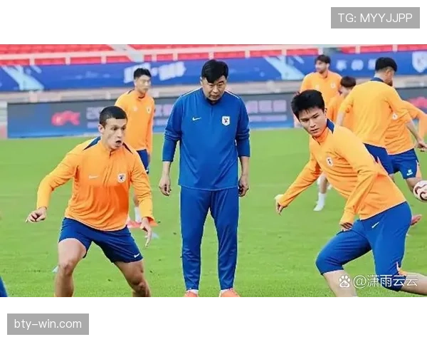 山东泰山近期联赛表现稳健，中场梳理流畅、防线稳固成比赛亮点