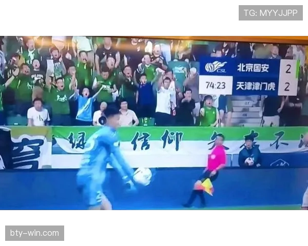 点球击中门框未进球后，球权如何判罚最易被误解？